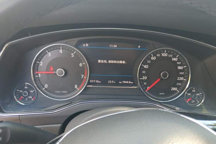 Used Volkswagen Phideon 2019 380TSI Two-Wheel Drive Business Edition China VI Standard Odometer Close Up