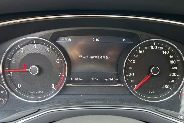 Used Volkswagen Phideon 2019 380TSI Two-Wheel Drive Business Edition China VI Standard Odometer Close Up