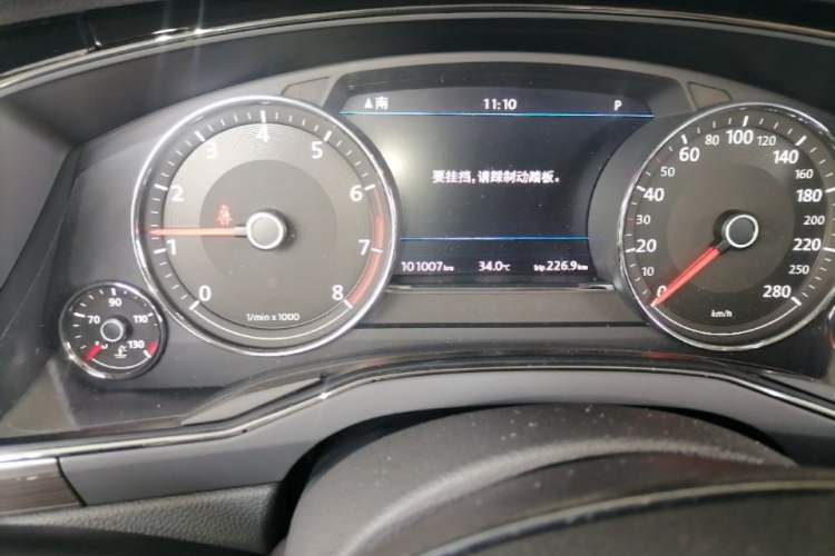 Used Volkswagen Phideon 2019 380TSI Two-Wheel Drive Business Edition China VI Standard Odometer Close Up