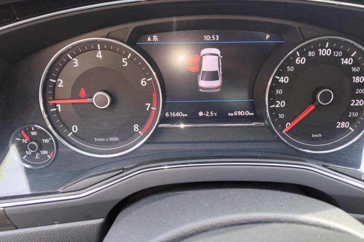 Used Volkswagen Phideon 2019 380TSI Two-Wheel Drive Business Edition China VI Standard Odometer Close Up