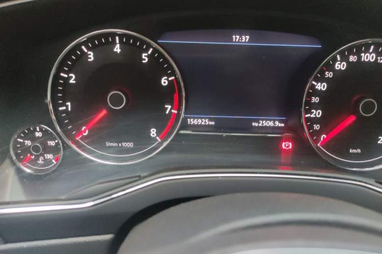 Used Volkswagen Phideon 2019 380TSI Two-Wheel Drive Business Edition China VI Standard Odometer Close Up