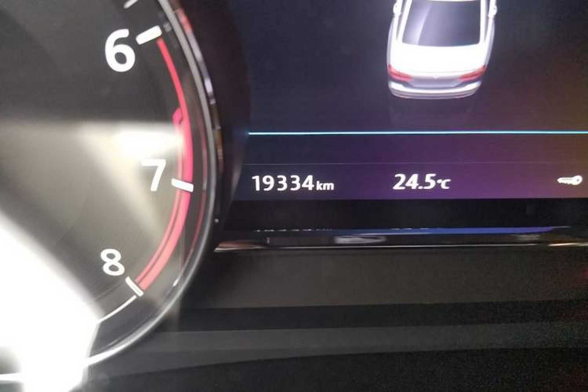 Used Volkswagen Phideon 2019 380TSI Two-Wheel Drive Business Edition China VI Standard Odometer Close Up