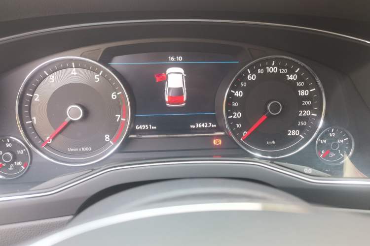 Used Volkswagen Phideon 2019 380TSI Two-Wheel Drive Business Edition China VI Standard Odometer Close Up