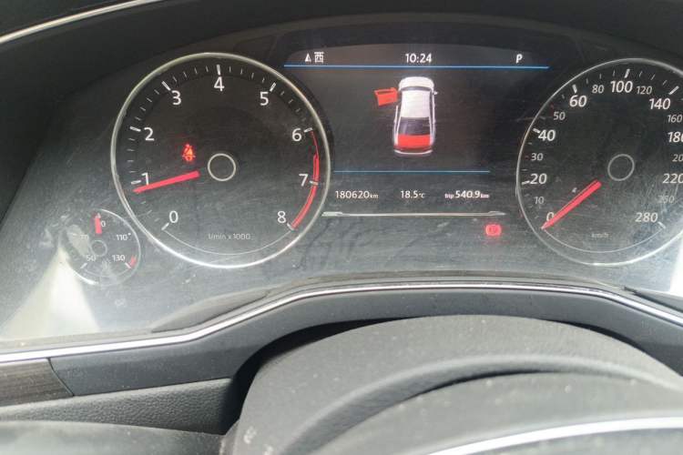 Used Volkswagen Phideon 2019 380TSI Two-Wheel Drive Business Edition China V Standard Odometer Close Up