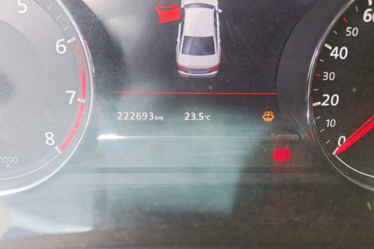 Used Volkswagen Phideon 2019 380TSI Two-Wheel Drive Business Edition China VI Standard Odometer Close Up