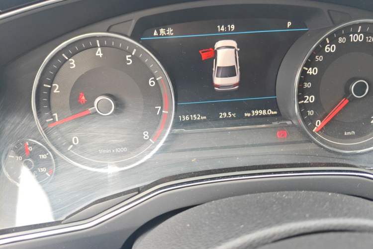 Used Volkswagen Phideon 2019 380TSI Two-Wheel Drive Business Edition China VI Standard Odometer Close Up