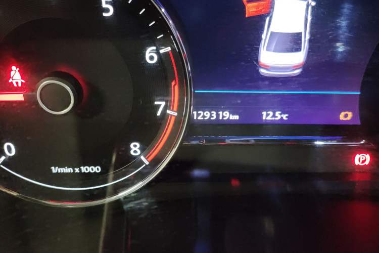 Used Volkswagen Phideon 2019 380TSI Two-Wheel Drive Business Edition China VI Standard Odometer Close Up