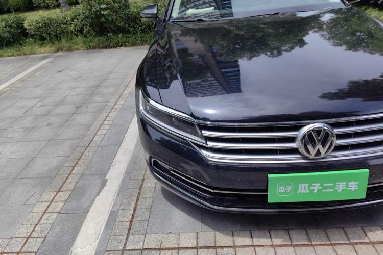Used Volkswagen Phideon 2019 380TSI Two-Wheel Drive Business Edition China VI Standard Right Front Headlight