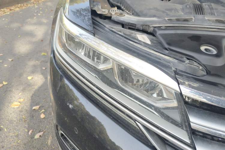 Used Volkswagen Phideon 2019 380TSI Two-Wheel Drive Business Edition China VI Standard Right Front Headlight