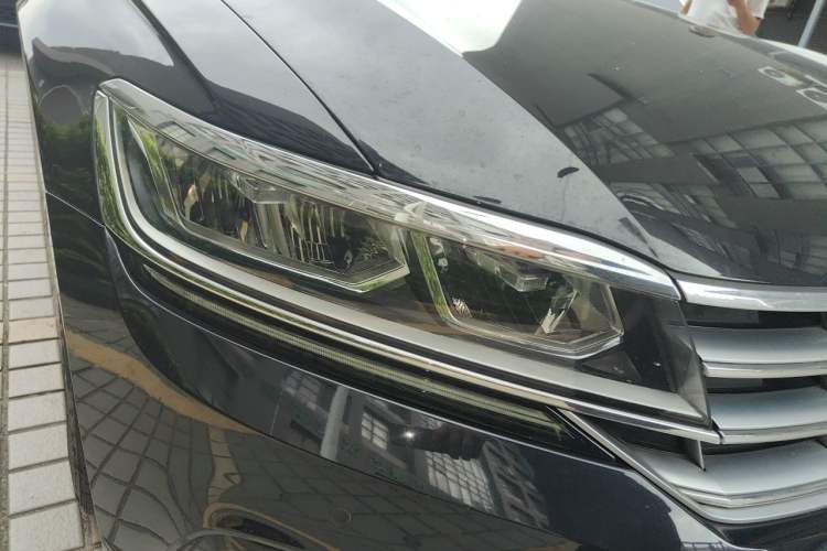 Used Volkswagen Phideon 2019 380TSI Two-Wheel Drive Business Edition China VI Standard Right Front Headlight