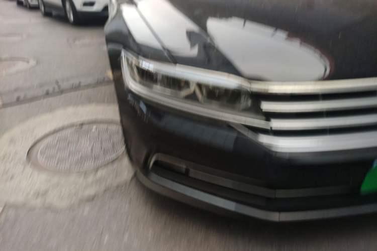 Used Volkswagen Phideon 2019 380TSI Two-Wheel Drive Business Edition China VI Standard Right Front Headlight