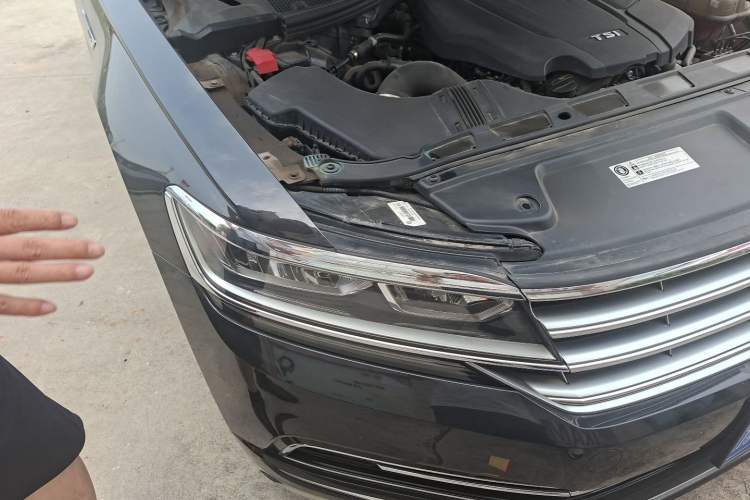 Used Volkswagen Phideon 2019 380TSI Two-Wheel Drive Business Edition China VI Standard Right Front Headlight