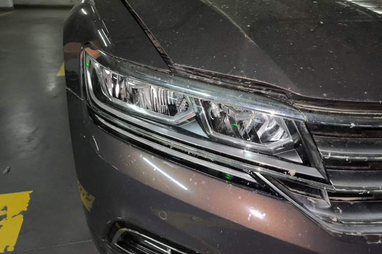 Used Volkswagen Phideon 2019 380TSI Two-Wheel Drive Business Edition China V Standard Right Front Headlight
