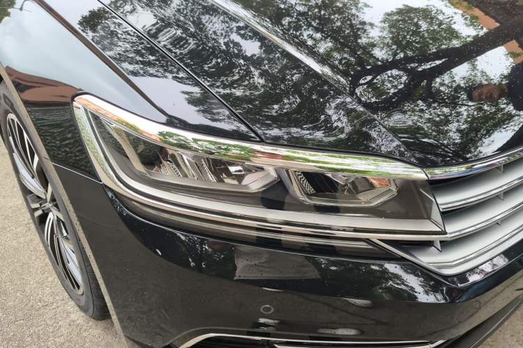 Used Volkswagen Phideon 2019 380TSI Two-Wheel Drive Business Edition China VI Standard Right Front Headlight