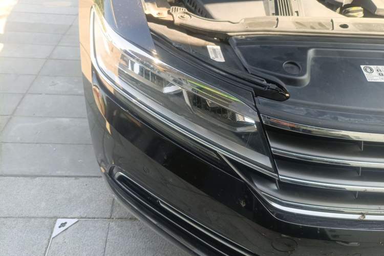 Used Volkswagen Phideon 2019 380TSI Two-Wheel Drive Business Edition China VI Standard Right Front Headlight