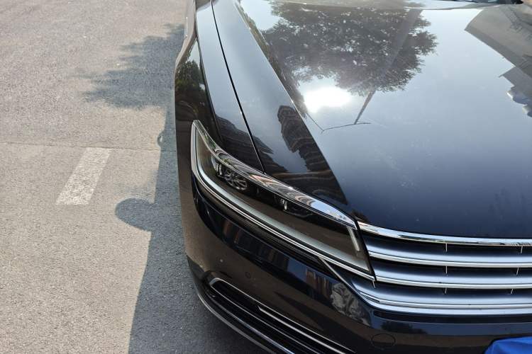 Used Volkswagen Phideon 2019 380TSI Two-Wheel Drive Luxury Edition China VI Standard Right Front Headlight