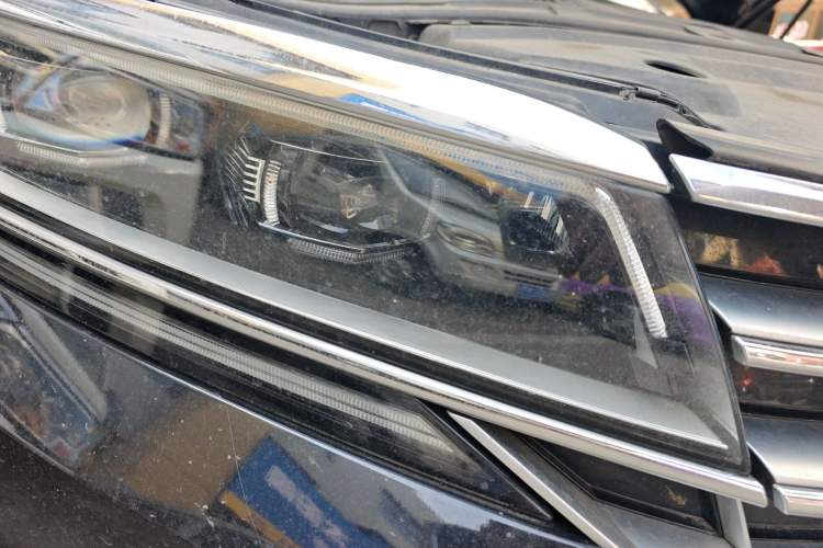 Used Volkswagen Phideon 2019 380TSI Two-Wheel Drive Business Edition China VI Standard Right Front Headlight