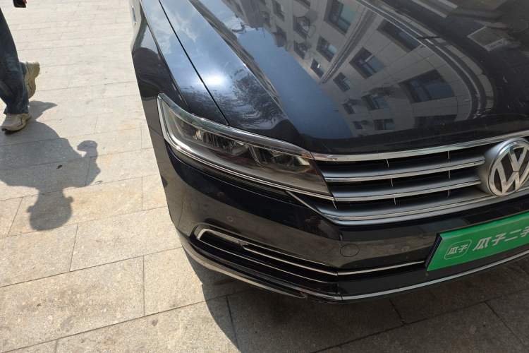 Used Volkswagen Phideon 2019 380TSI Two-Wheel Drive Business Edition China VI Standard Right Front Headlight