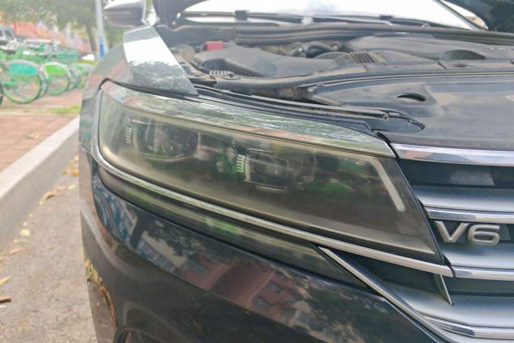 Used Volkswagen Phideon 2019 380TSI Two-Wheel Drive Business Edition China VI Standard Right Front Headlight