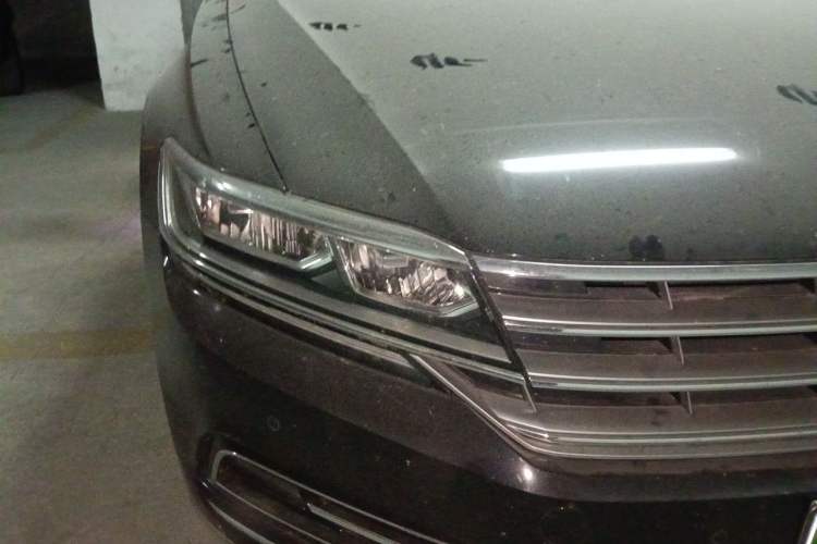 Used Volkswagen Phideon 2019 380TSI Two-Wheel Drive Business Edition China VI Standard Right Front Headlight