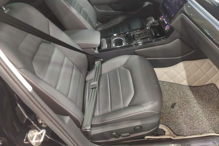 Used Volkswagen Phideon 2019 380TSI Two-Wheel Drive Business Edition China VI Standard Right Front Seat