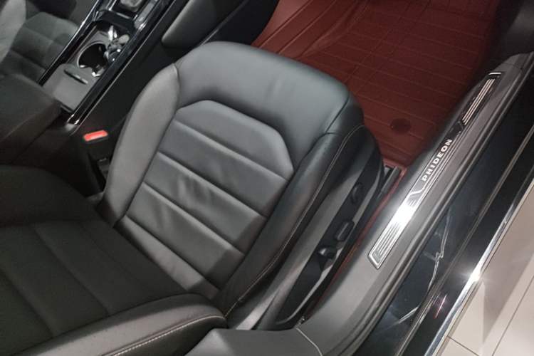 Used Volkswagen Phideon 2019 380TSI Two-Wheel Drive Business Edition China VI Standard Right Front Seat