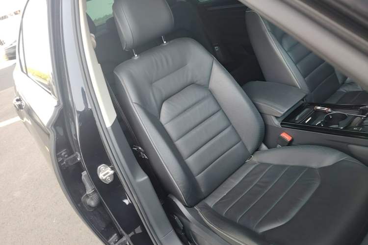 Used Volkswagen Phideon 2019 380TSI Two-Wheel Drive Business Edition China VI Standard Right Front Seat