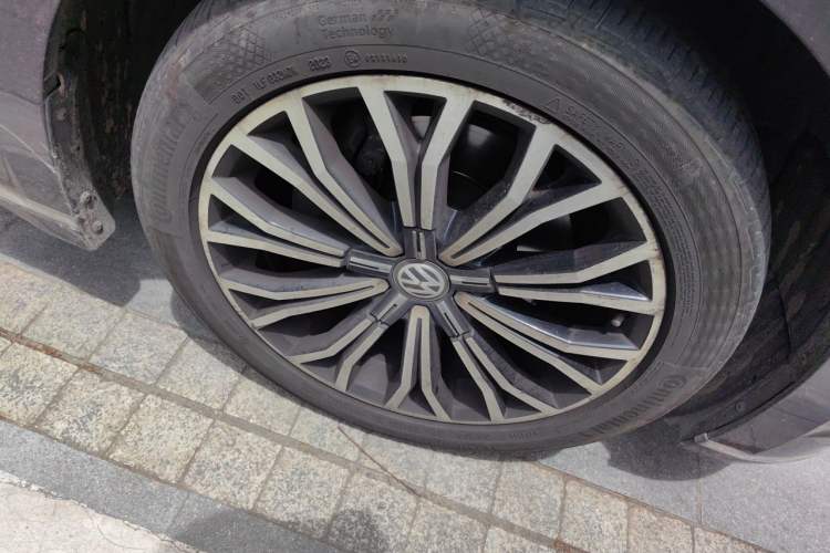 Used Volkswagen Phideon 2019 380TSI Two-Wheel Drive Business Edition China VI Standard Right Front Wheel Hub