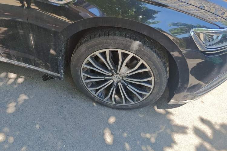Used Volkswagen Phideon 2019 380TSI Two-Wheel Drive Business Edition China VI Standard Right Front Wheel Hub