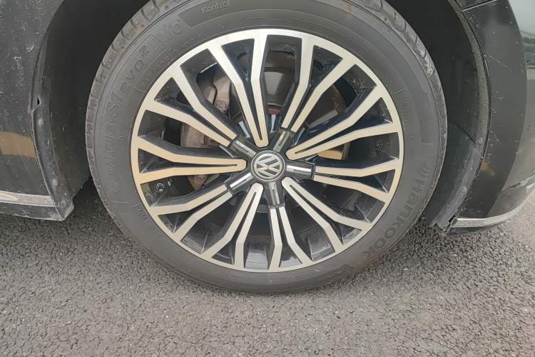 Used Volkswagen Phideon 2019 380TSI Two-Wheel Drive Business Edition China VI Standard Right Front Wheel Hub