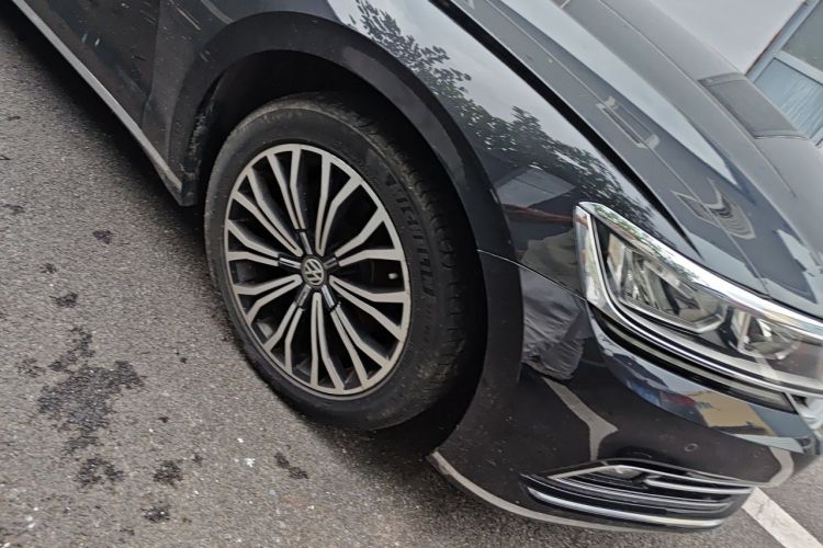 Used Volkswagen Phideon 2019 380TSI Two-Wheel Drive Business Edition China VI Standard Right Front Wheel Hub