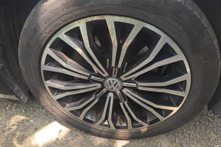Used Volkswagen Phideon 2019 380TSI Two-Wheel Drive Business Edition China VI Standard Right Front Wheel Hub