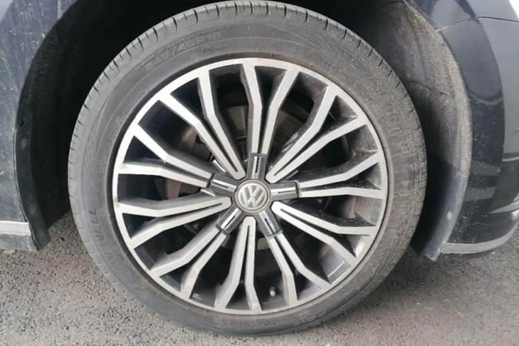 Used Volkswagen Phideon 2019 380TSI Two-Wheel Drive Business Edition China VI Standard Right Front Wheel Hub