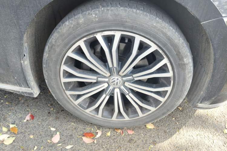 Used Volkswagen Phideon 2019 380TSI Two-Wheel Drive Business Edition China VI Standard Right Front Wheel Hub