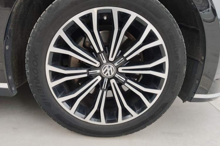 Used Volkswagen Phideon 2019 380TSI Two-Wheel Drive Business Edition China VI Standard Right Front Wheel Hub