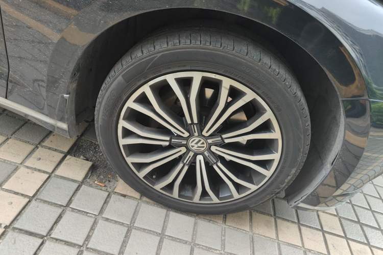 Used Volkswagen Phideon 2019 380TSI Two-Wheel Drive Business Edition China VI Standard Right Front Wheel Hub