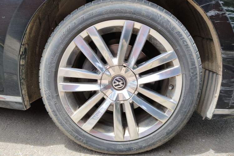 Used Volkswagen Phideon 2019 380TSI Two-Wheel Drive Business Edition China VI Standard Right Front Wheel Hub
