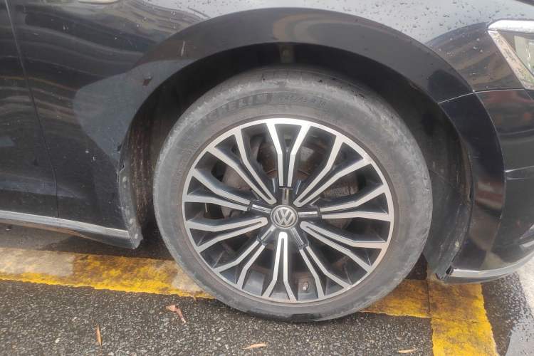 Used Volkswagen Phideon 2019 380TSI Two-Wheel Drive Business Edition China VI Standard Right Front Wheel Hub