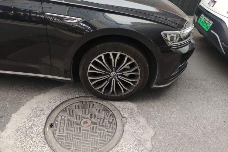 Used Volkswagen Phideon 2019 380TSI Two-Wheel Drive Business Edition China VI Standard Right Front Wheel Hub