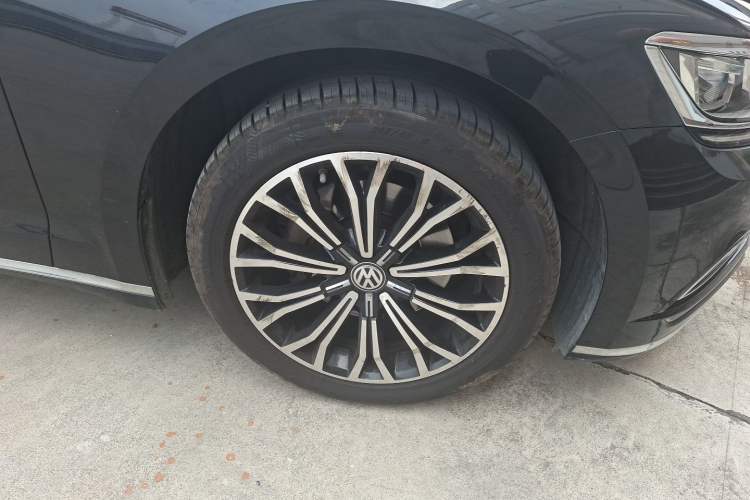 Used Volkswagen Phideon 2019 380TSI Two-Wheel Drive Business Edition China VI Standard Right Front Wheel Hub