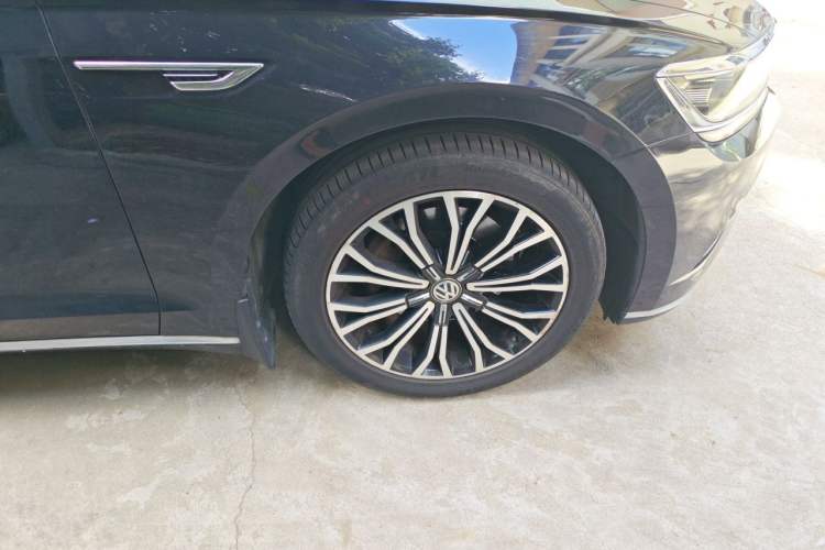 Used Volkswagen Phideon 2019 380TSI Two-Wheel Drive Business Edition China VI Standard Right Front Wheel Hub