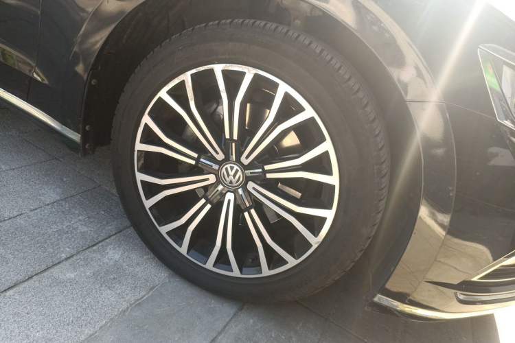 Used Volkswagen Phideon 2019 380TSI Two-Wheel Drive Business Edition China VI Standard Right Front Wheel Hub