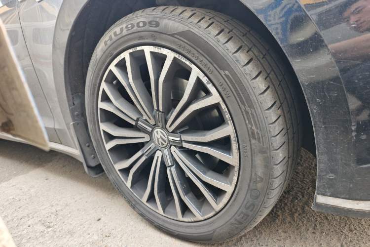 Used Volkswagen Phideon 2019 380TSI Two-Wheel Drive Business Edition China VI Standard Right Front Wheel Hub