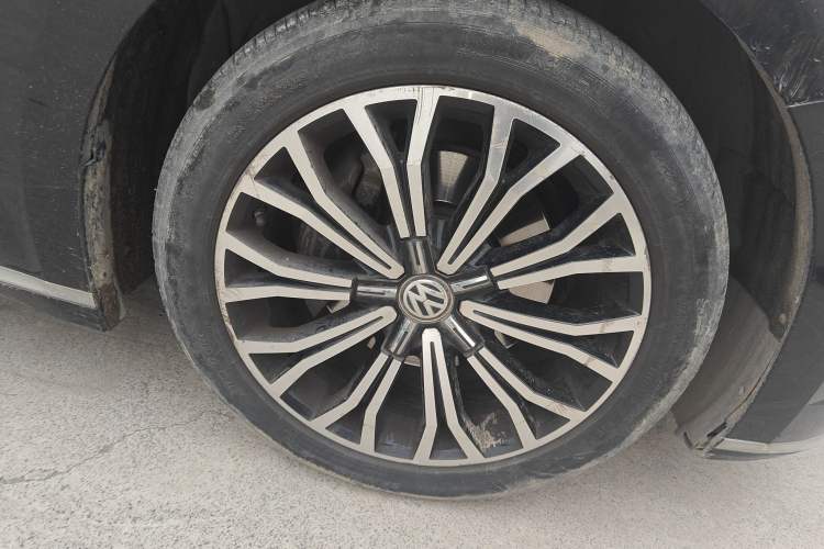 Used Volkswagen Phideon 2019 380TSI Two-Wheel Drive Business Edition China VI Standard Right Front Wheel Hub