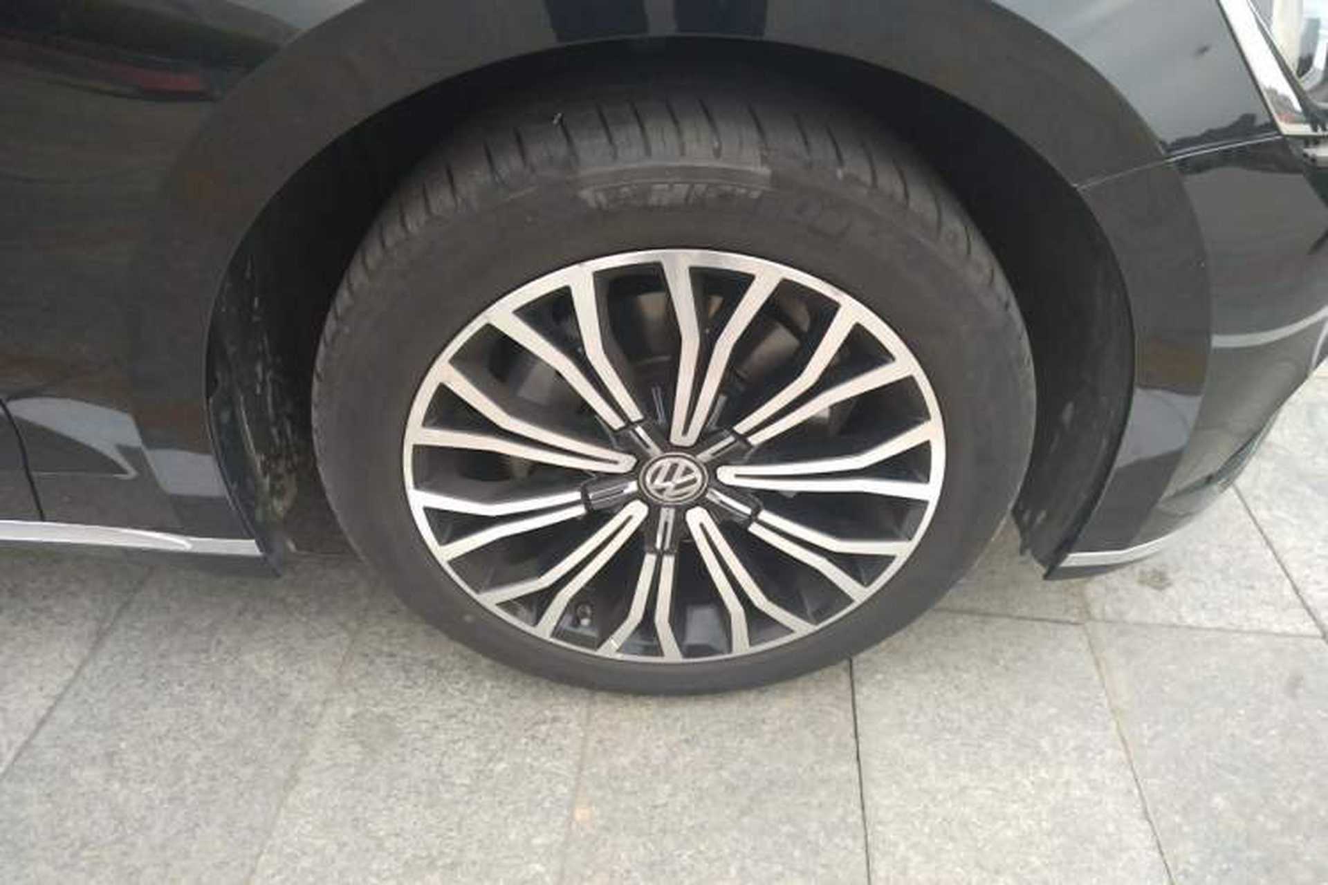 Used Volkswagen Phideon 2019 380TSI Two-Wheel Drive Business Edition China VI Standard Right Front Wheel Hub