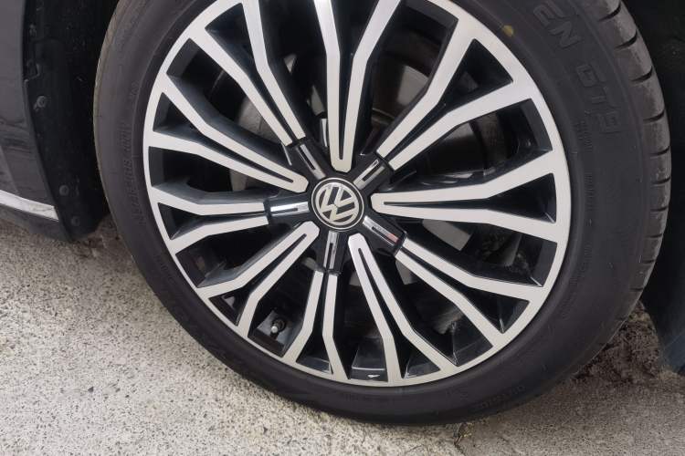 Used Volkswagen Phideon 2019 380TSI Two-Wheel Drive Business Edition China VI Standard Right Front Wheel Hub
