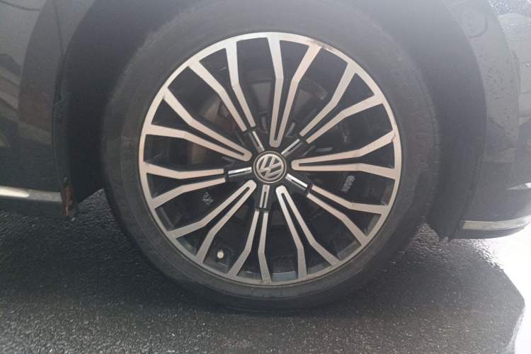 Used Volkswagen Phideon 2019 380TSI Two-Wheel Drive Business Edition China VI Standard Right Front Wheel Hub