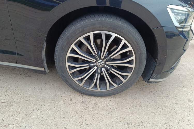 Used Volkswagen Phideon 2019 380TSI Two-Wheel Drive Business Edition China V Standard Right Front Wheel Hub
