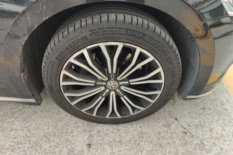 Used Volkswagen Phideon 2019 380TSI Two-Wheel Drive Business Edition China VI Standard Right Front Wheel Hub