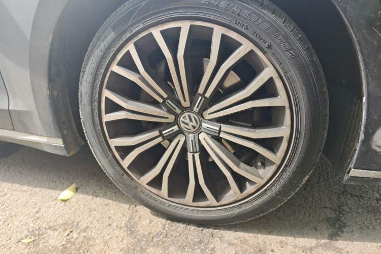 Used Volkswagen Phideon 2019 380TSI Two-Wheel Drive Business Edition China VI Standard Right Front Wheel Hub